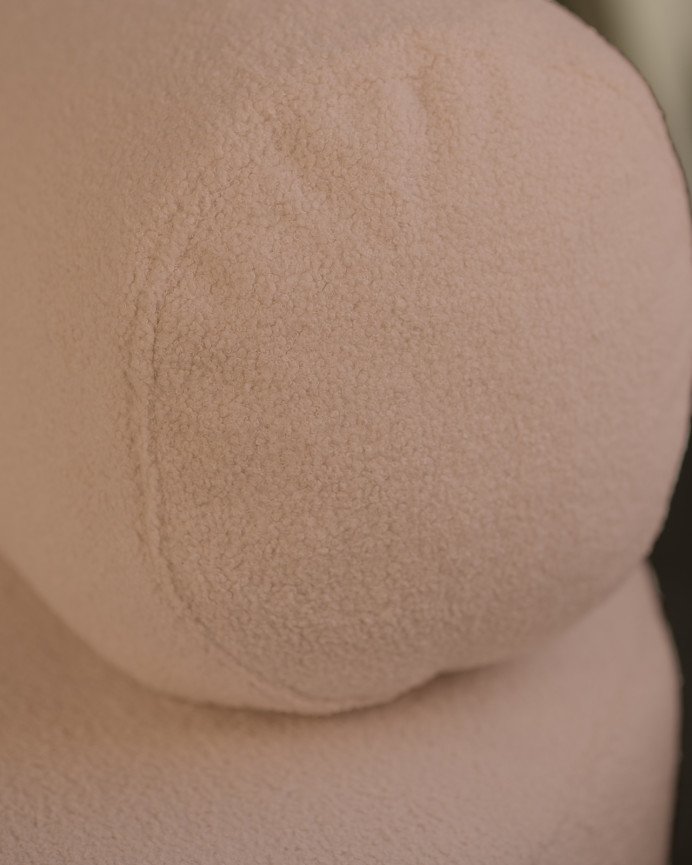 Runder rosa Bouclé-Sessel mit den Maßen 91x71cm.