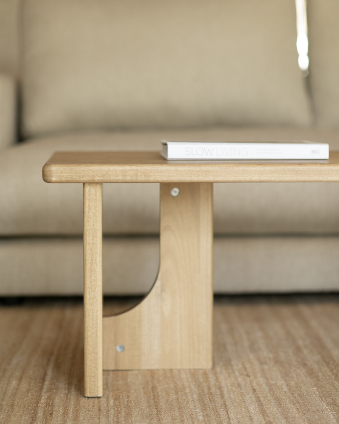 Massivholz-Couchtisch aus Pappelholz in 120x50cm.