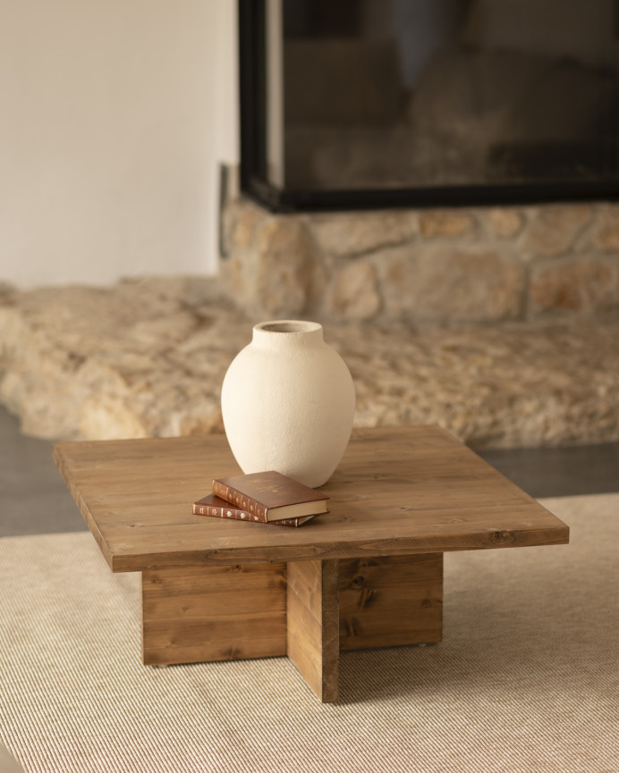 Quadratischer massiver Eichholz-Couchtisch in dunklem Eichenfarbton von 80x80cm.