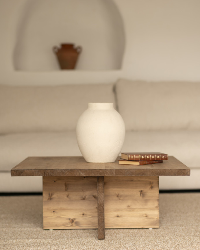 Quadratischer massiver Eichholz-Couchtisch in dunklem Eichenfarbton von 80x80cm.