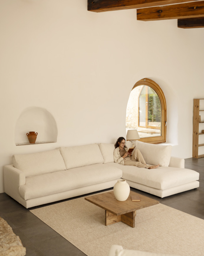 Quadratischer massiver Eichholz-Couchtisch in dunklem Eichenfarbton von 80x80cm.