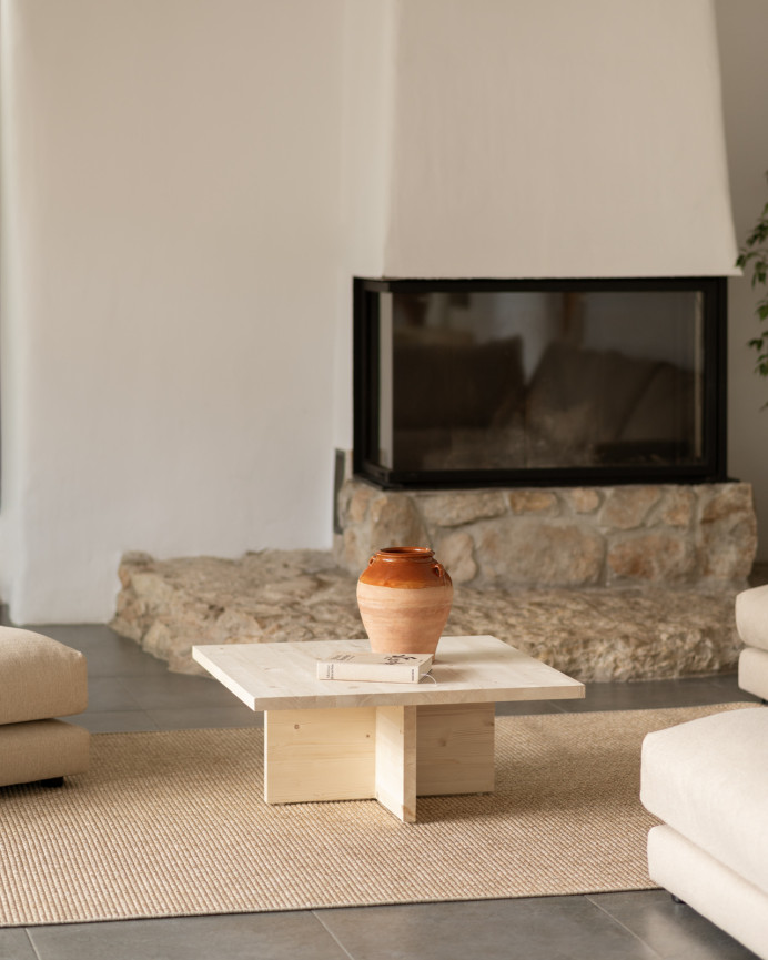 Quadratischer Massivholz-Couchtisch in Naturton von 80x80cm.