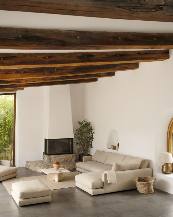 Quadratischer Massivholz-Couchtisch in Naturton von 80x80cm.