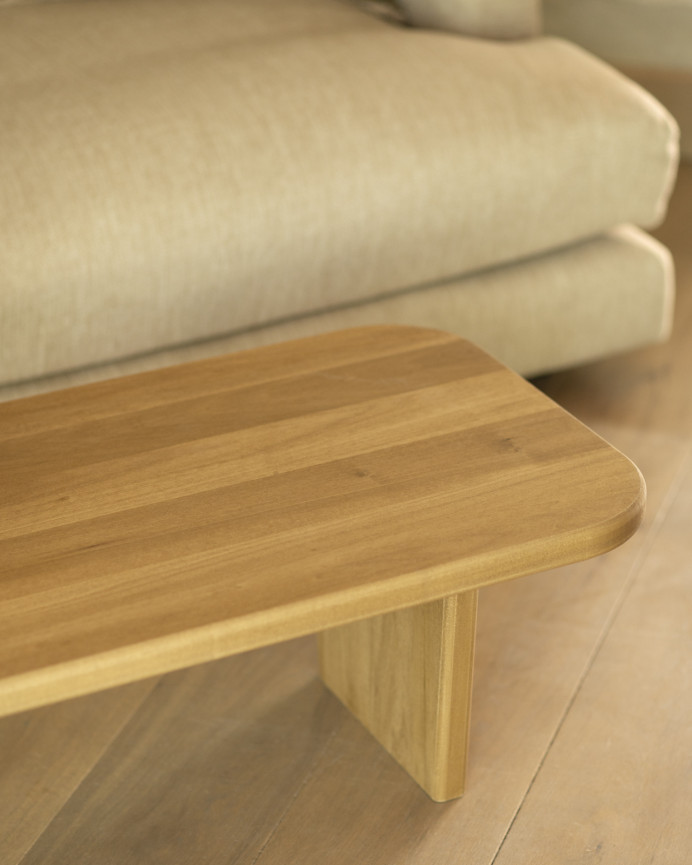 Massivholz-Couchtisch aus Pappelholz mit zwei Beinen von 95 cm.