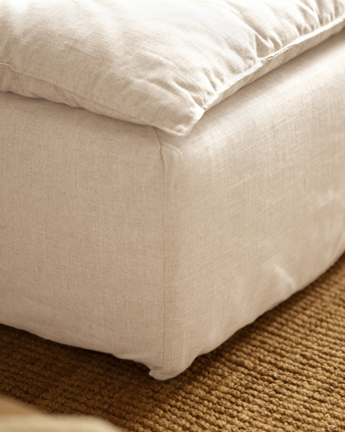 Baumwoll- und Leinen-Pouf mit abnehmbarem Bezug in Weiß, Maße 89x87 cm.