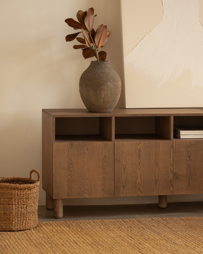 Sideboard mit 4 Türen aus naturbelassenem Eschenholzfurnier in Haselnussfarbe, 176x40cm.