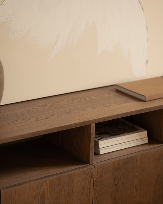 Sideboard mit 4 Türen aus naturbelassenem Eschenholzfurnier in Haselnussfarbe, 176x40cm.