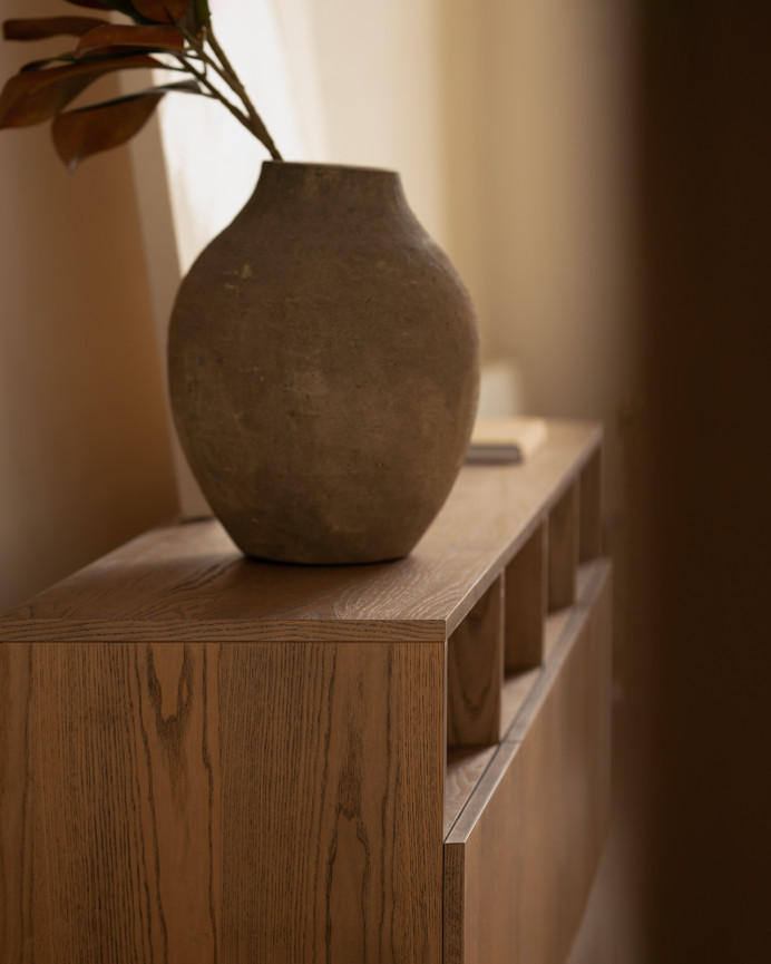 Sideboard mit 4 Türen aus naturbelassenem Eschenholzfurnier in Haselnussfarbe, 176x40cm.