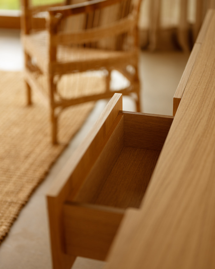 Aparador con 4 cajones de chapa de madera de roble natural de 176x40cm