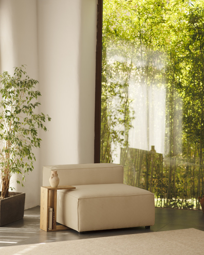Samt-Sessel in Beige, 110x90cm.
