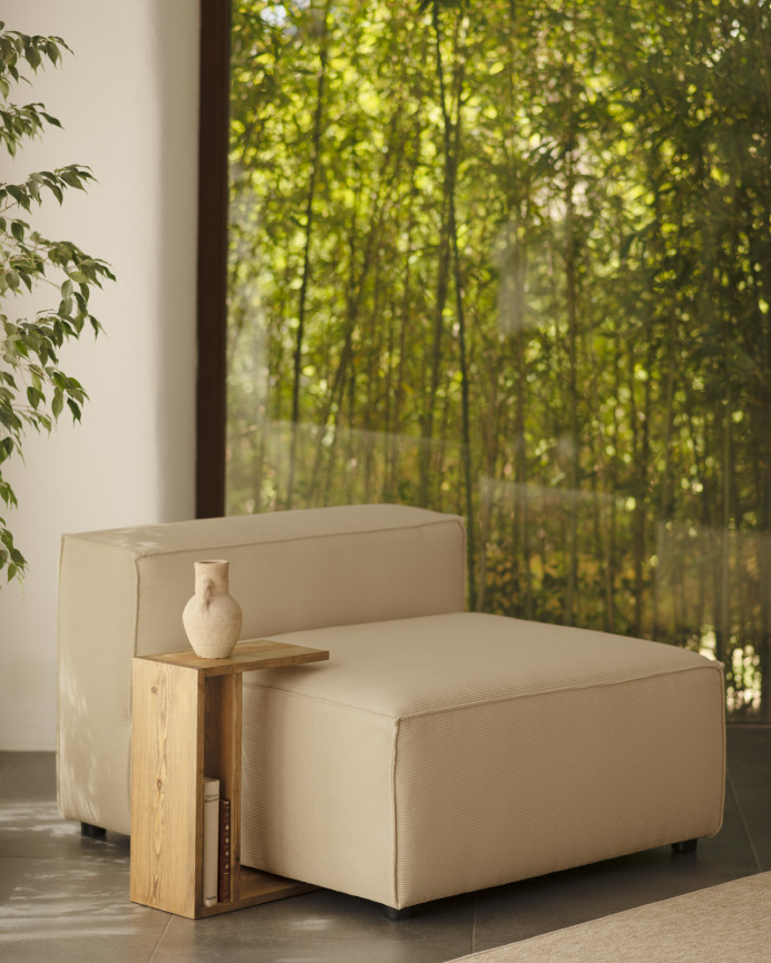 Samt-Sessel in Beige, 110x90cm.