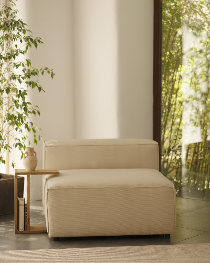Samt-Sessel in Beige, 110x90cm.