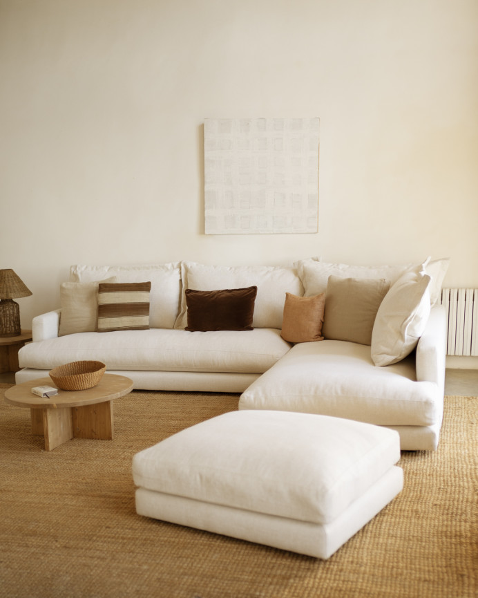 Sofa mit rechter Chaiselongue in gebrochenem Weiß in verschiedenen Maßen.