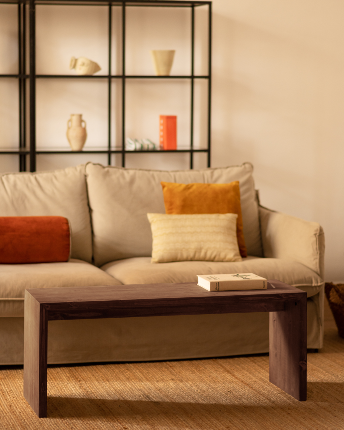 Massiver Nussbaum-Couchtisch in den Maßen 110x45x35cm