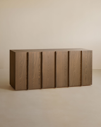 Naturfarbene Ahornfurnier-Sideboard mit Leisten in Haselnussfarbe in verschiedenen Größen.