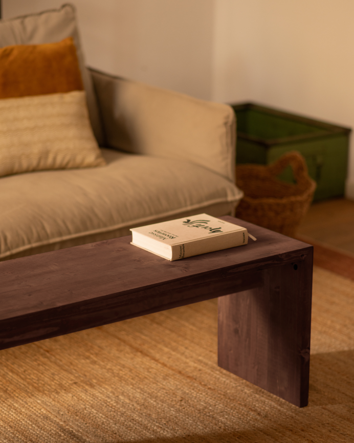 Massiver Nussbaum-Couchtisch in den Maßen 110x45x35cm