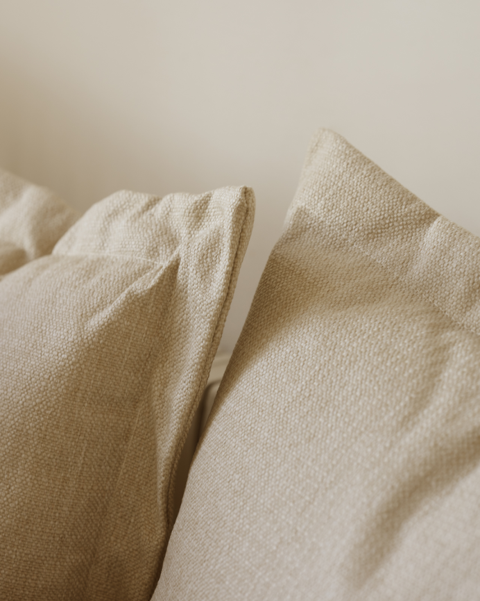 Sofa mit beigem Chaiselongue links in verschiedenen Größen