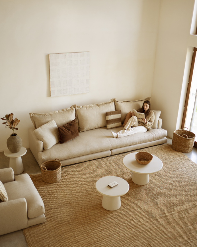 Gerades beigefarbenes Sofa von 325x105cm