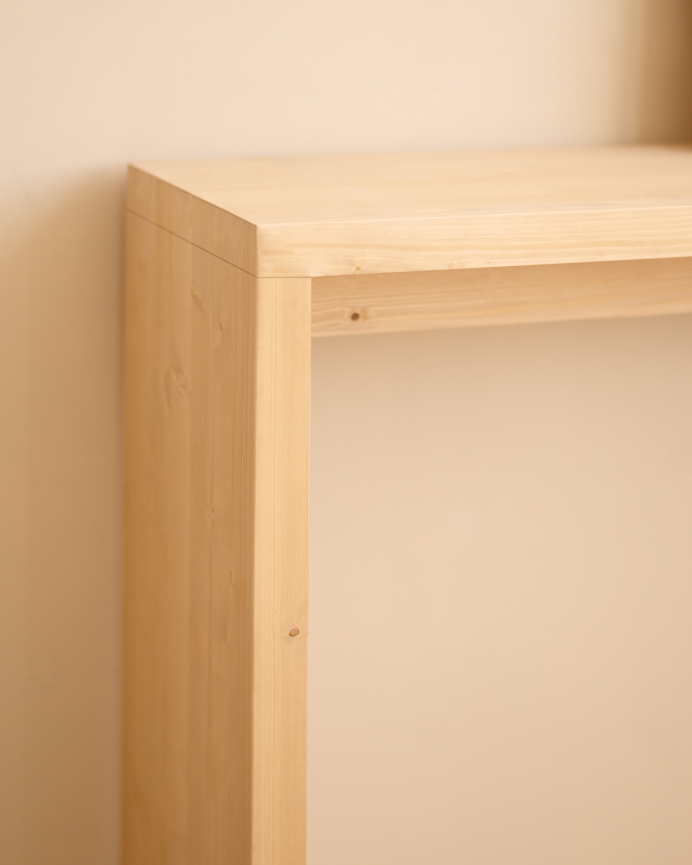 Massivholzkonsole in mittlerem Eichenton von 120x80cm.