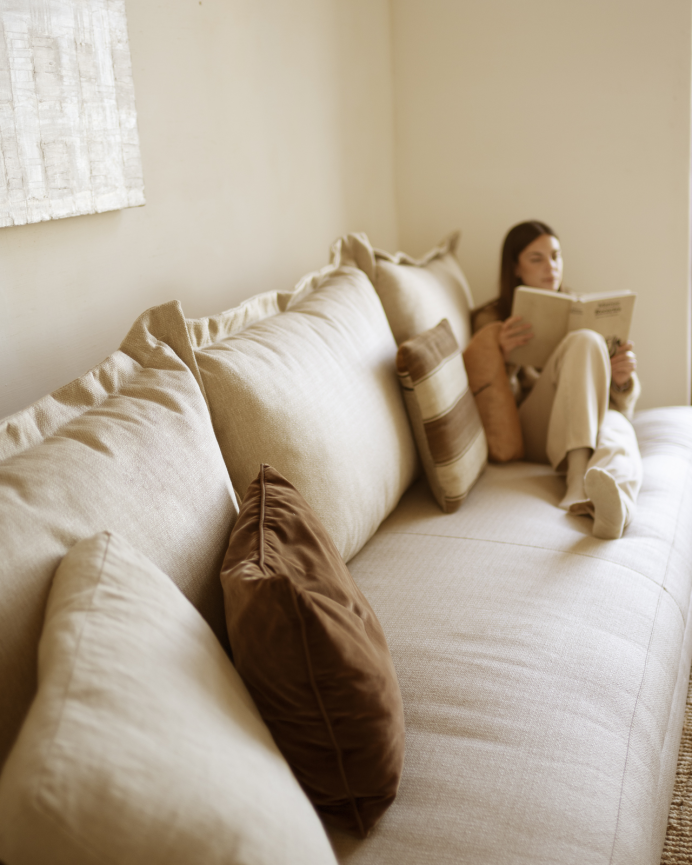 Gerades beigefarbenes Sofa von 325x105cm