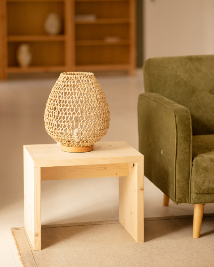 Verpacke Esstisch und 4 massive Holzhocker in Naturton 120cm.