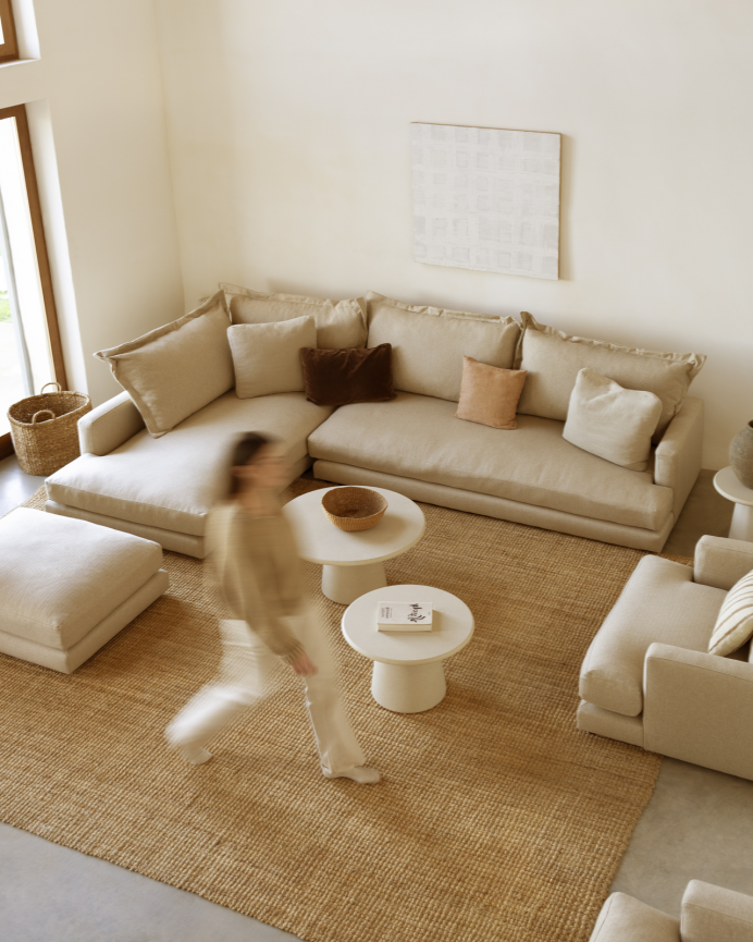 Sofa mit beigem Chaiselongue links in verschiedenen Größen