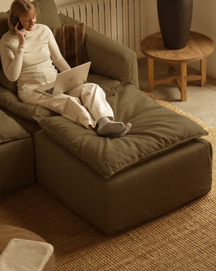 Modulares Sofa mit 3 Plätzen und rechter Ottomane aus Baumwolle und Leinen in abnehmbarem Grünton von 285x185cm.