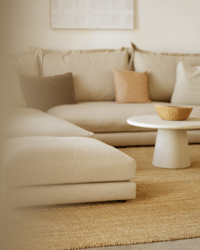 Sofa mit beigem Chaiselongue links in verschiedenen Größen
