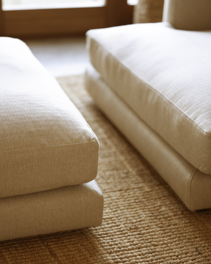 Sofa mit beigem Chaiselongue links in verschiedenen Größen