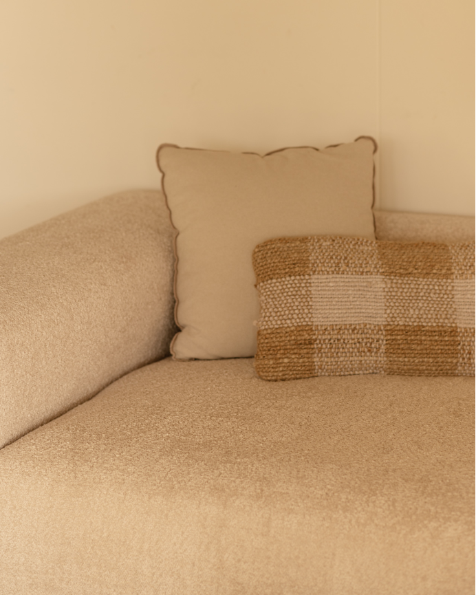Zweier-Sofa aus Bouclé in Beige, 240x110cm.