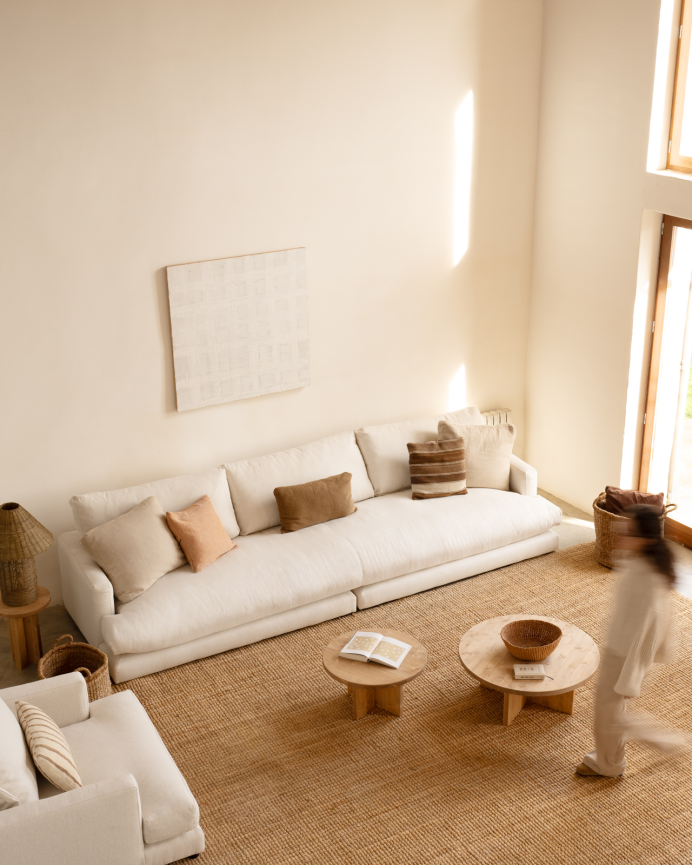 Gerade weiße cremefarbene Sofa, 325x105cm.