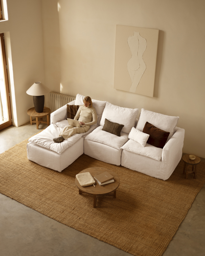 Modulares Sofa mit 3 Sitzen und linker Ottomane aus abnehmbarem Baumwoll- und Leinenbezug in Weiß mit den Maßen 285x185 cm.