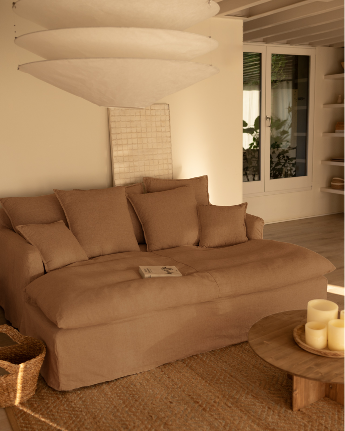 Langes Sofa aus Baumwolle und Leinen, abnehmbarer Bezug in Ziegelrot, in verschiedenen Größen.
