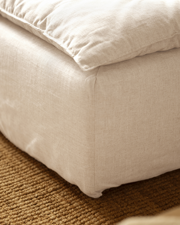 Modulares Sofa mit 3 Sitzen und linker Ottomane aus abnehmbarem Baumwoll- und Leinenbezug in Weiß mit den Maßen 285x185 cm.