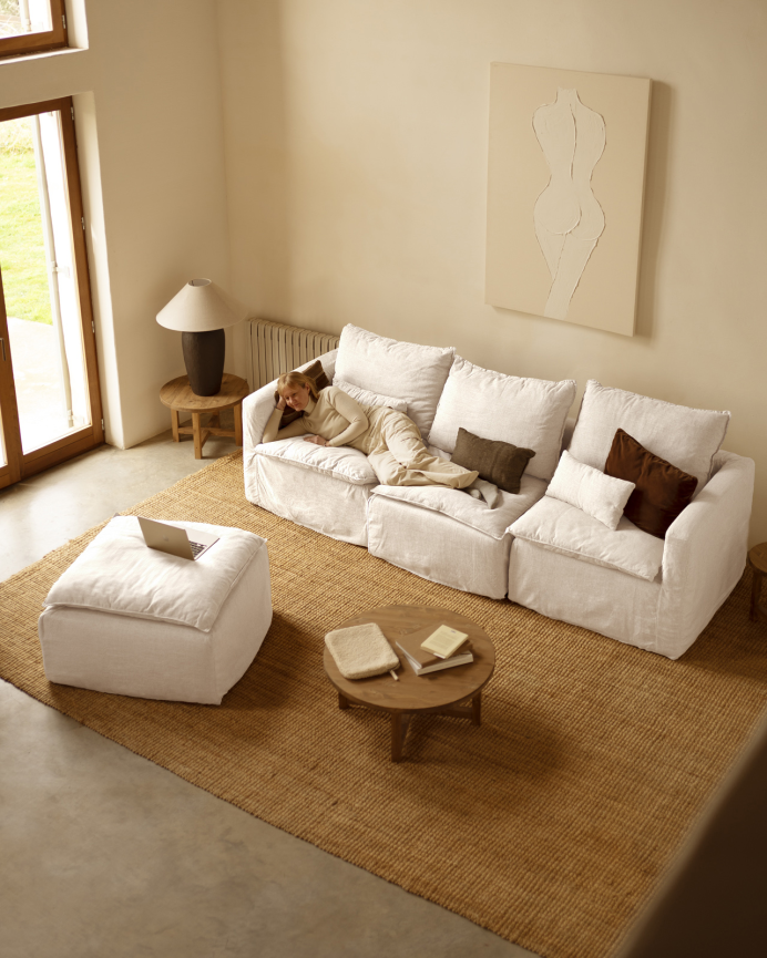 Modulares Sofa mit 3 Sitzen und linker Ottomane aus abnehmbarem Baumwoll- und Leinenbezug in Weiß mit den Maßen 285x185 cm.