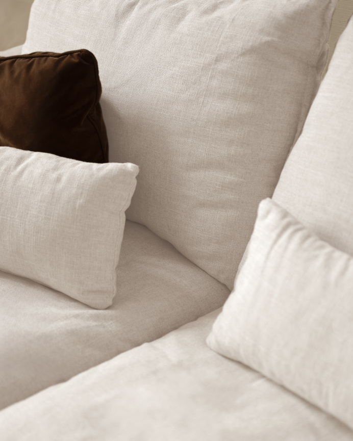 Modulares Sofa mit 3 Sitzen und linker Ottomane aus abnehmbarem Baumwoll- und Leinenbezug in Weiß mit den Maßen 285x185 cm.