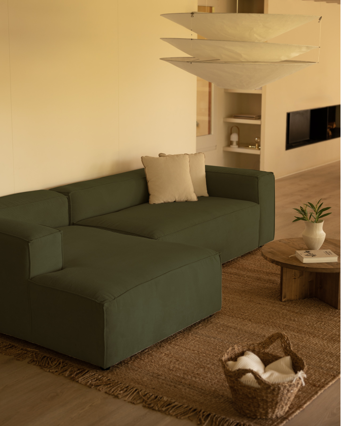 Sofa mit grünem Samt-Chaiselongue in verschiedenen Größen