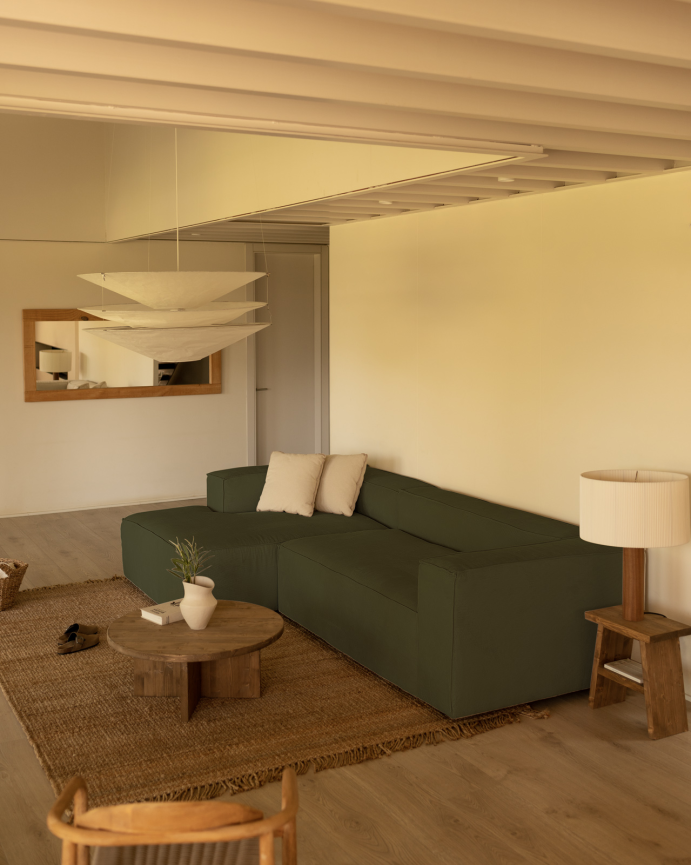 Sofa mit grünem Samt-Chaiselongue in verschiedenen Größen
