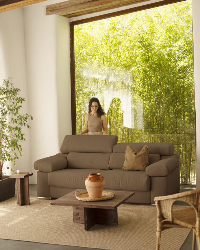 Braunes Sofa in verschiedenen Größen