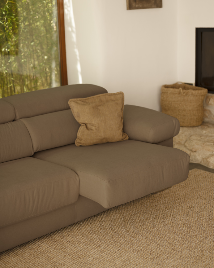 Braunes Sofa in verschiedenen Größen