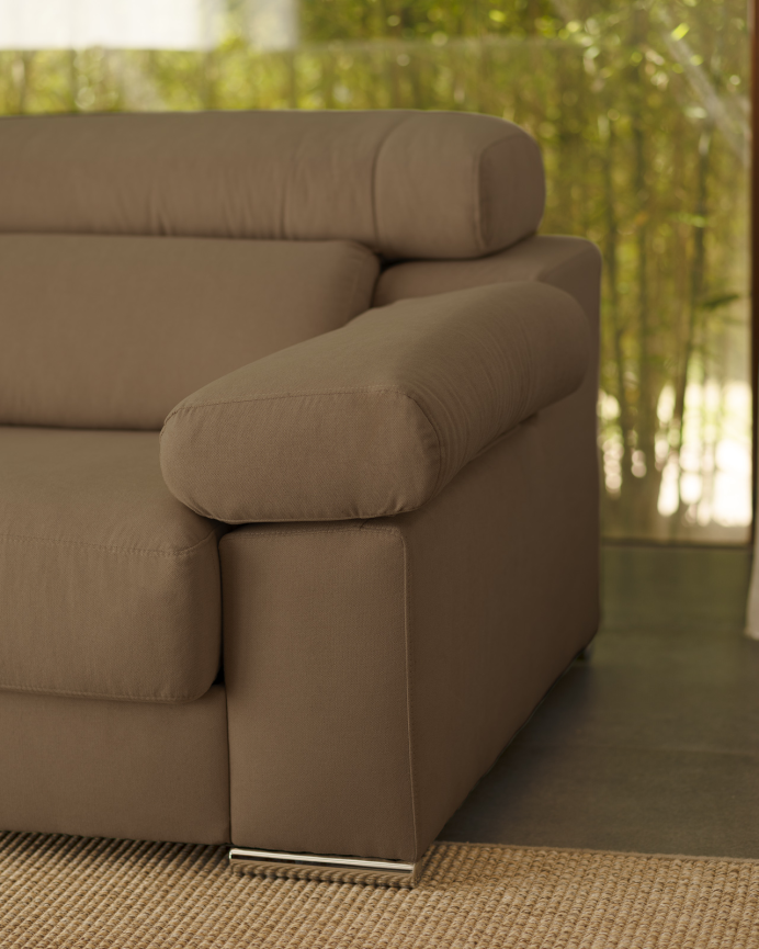 Braunes Sofa in verschiedenen Größen