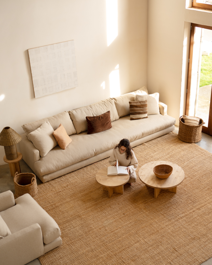 Gerades beigefarbenes Sofa 325x105cm