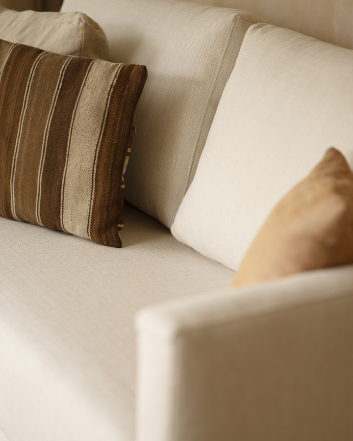 Schlafsofa in Weiß, 185x95 cm.