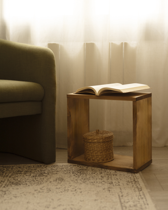 Estanteria de madera maciza en tono roble oscuro