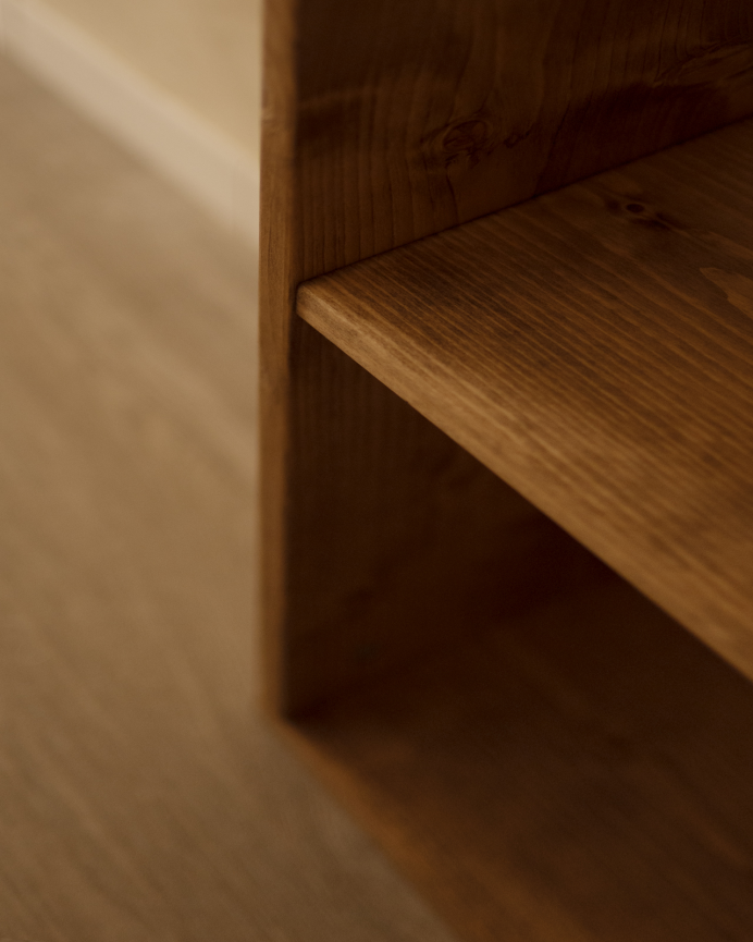 Estanteria de madera maciza en tono roble oscuro con 4 estantes