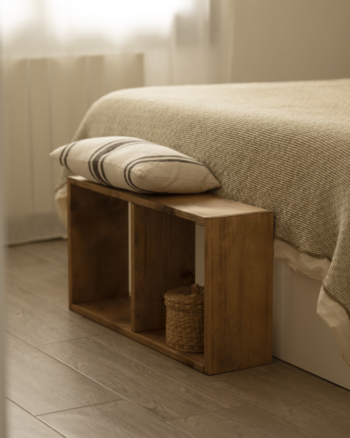Estanteria de madera maciza en tono roble oscuro con 1 estante