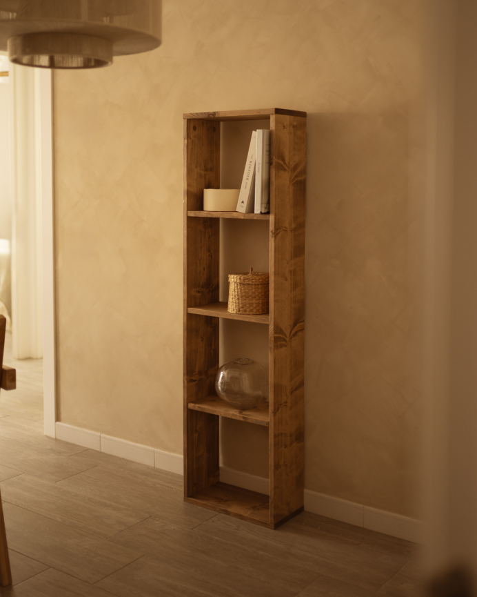 Estanteria de madera maciza en tono roble oscuro con 3 estantes