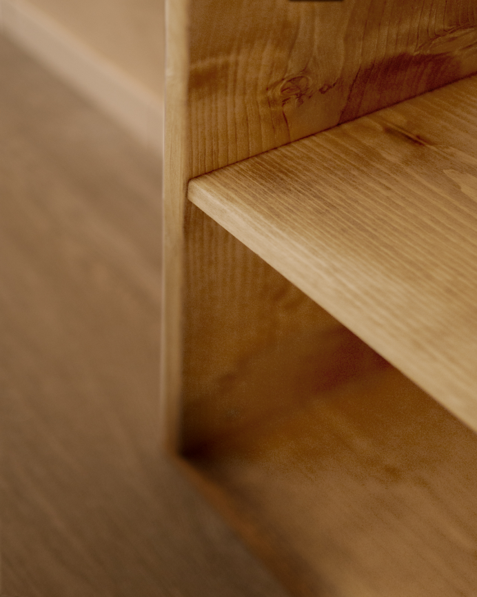 Estanteria de madera maciza en tono roble medio con 4 estantes