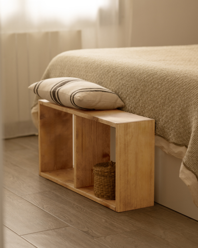 Estanteria de madera maciza en tono roble medio con 1 estante