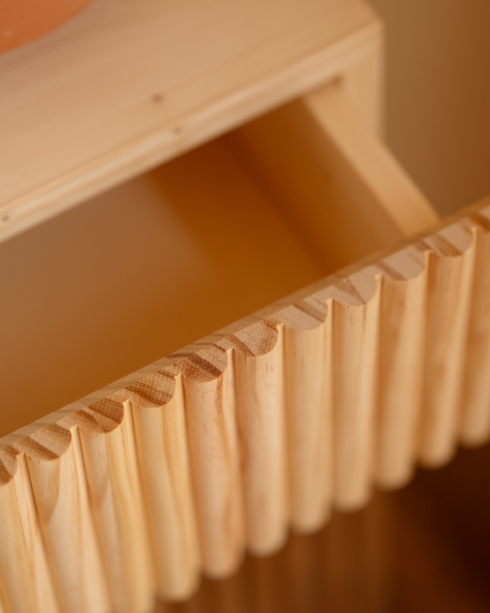 Set aus 2 massiven Holznachttischen im natürlichen Farbton von 40 cm